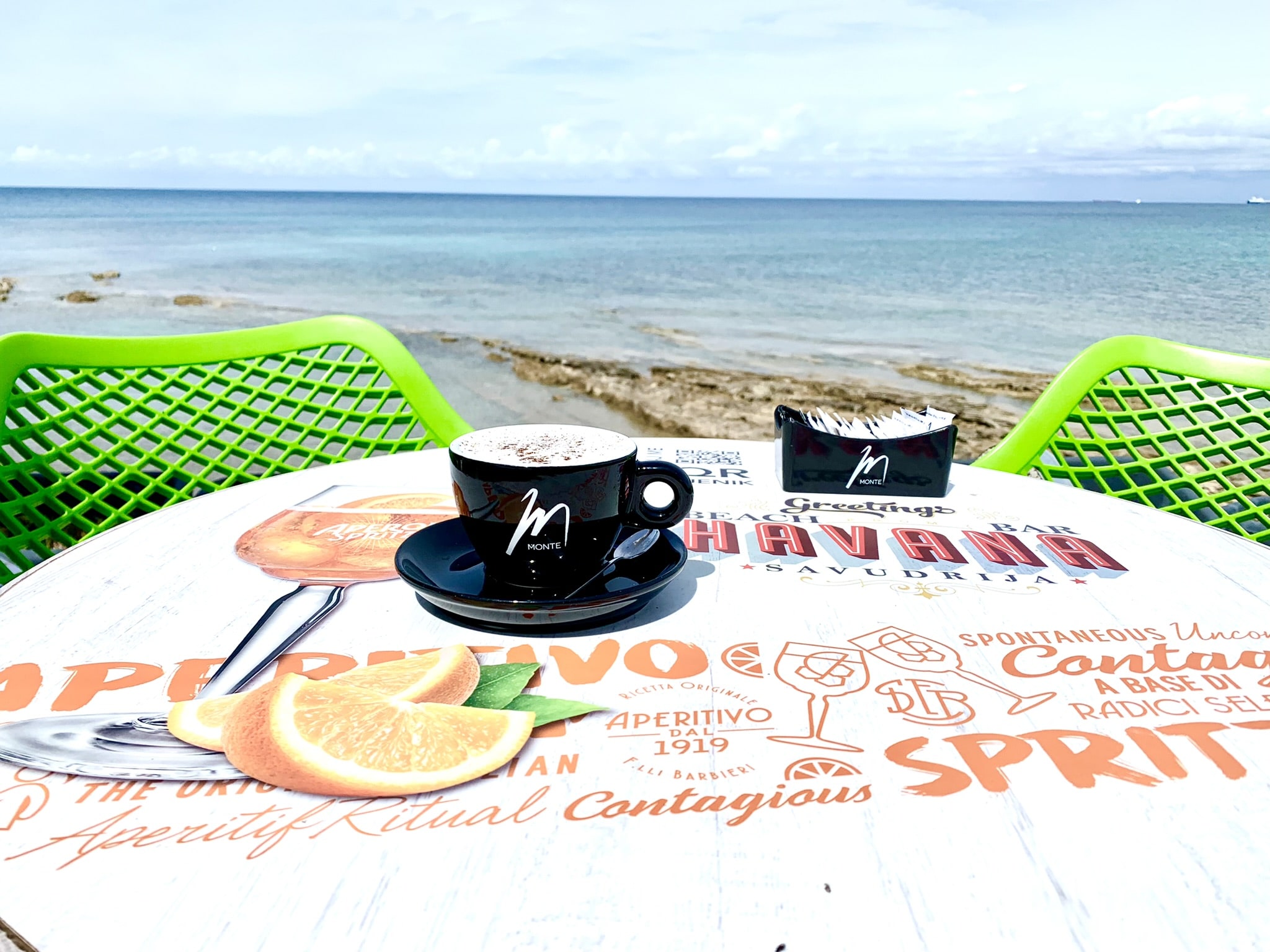 Beach bar Havana ležaljke sunbeds plaža beach